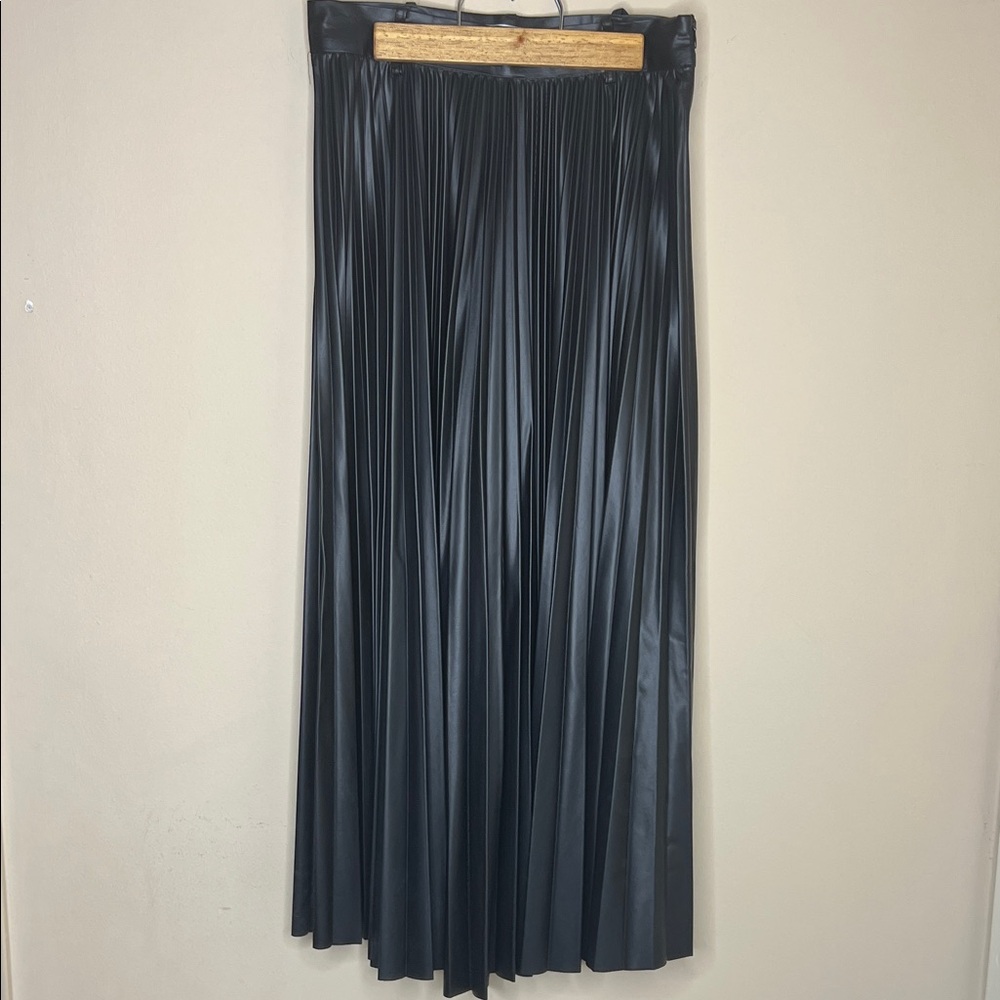 Zara Black Pleated Midi Skirt